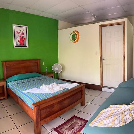 Oasis The Traveler Hostel ลังกิน ภายนอก รูปภาพ