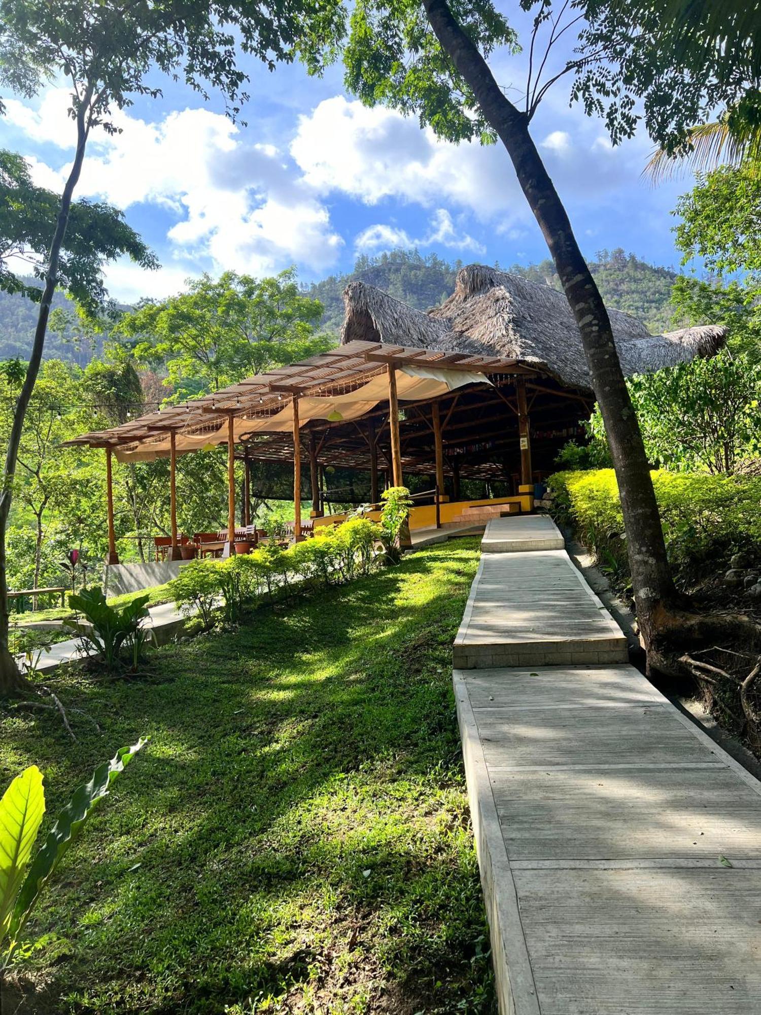 Oasis The Traveler Hostel ลังกิน ภายนอก รูปภาพ