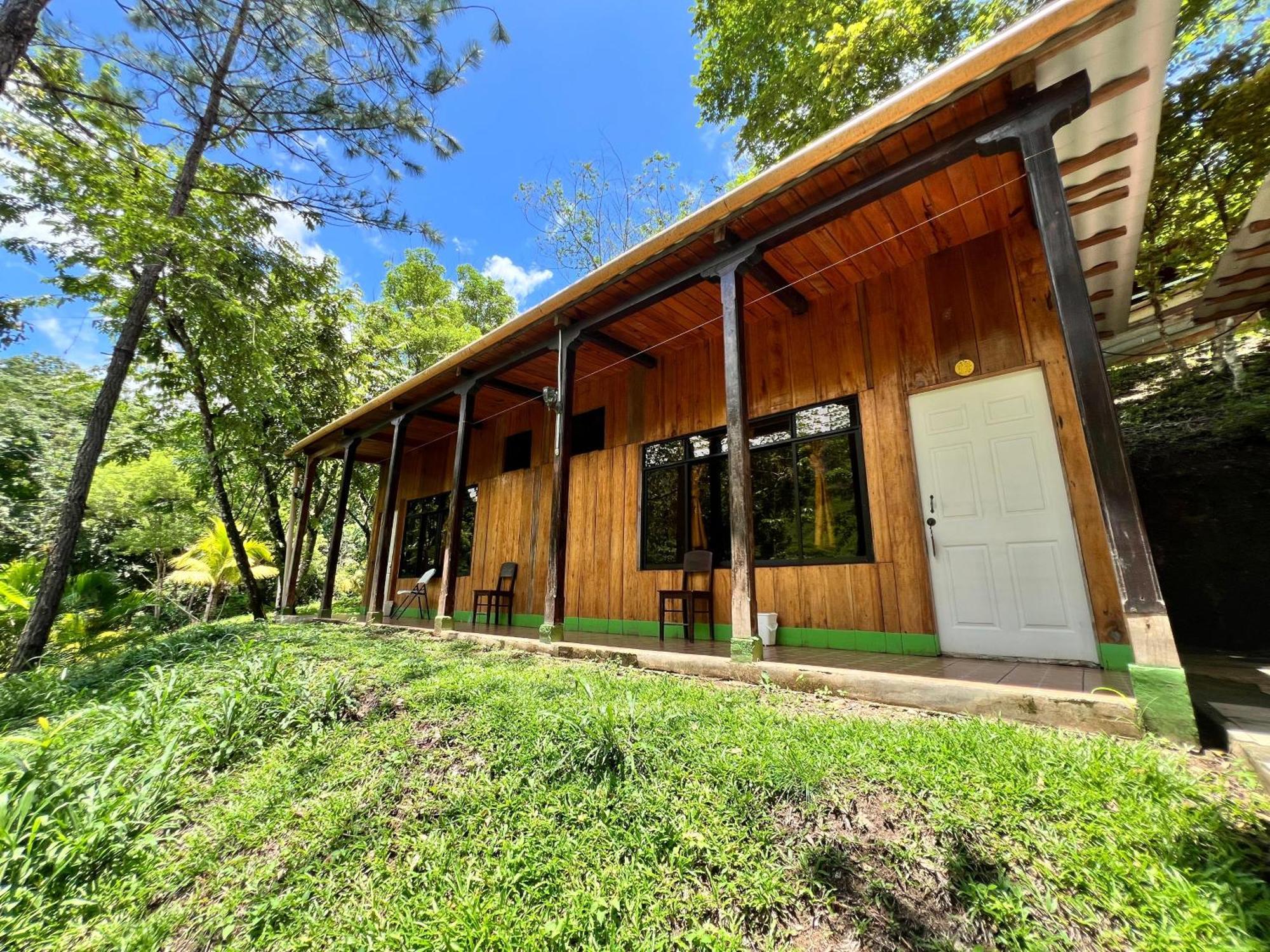 Oasis The Traveler Hostel ลังกิน ภายนอก รูปภาพ