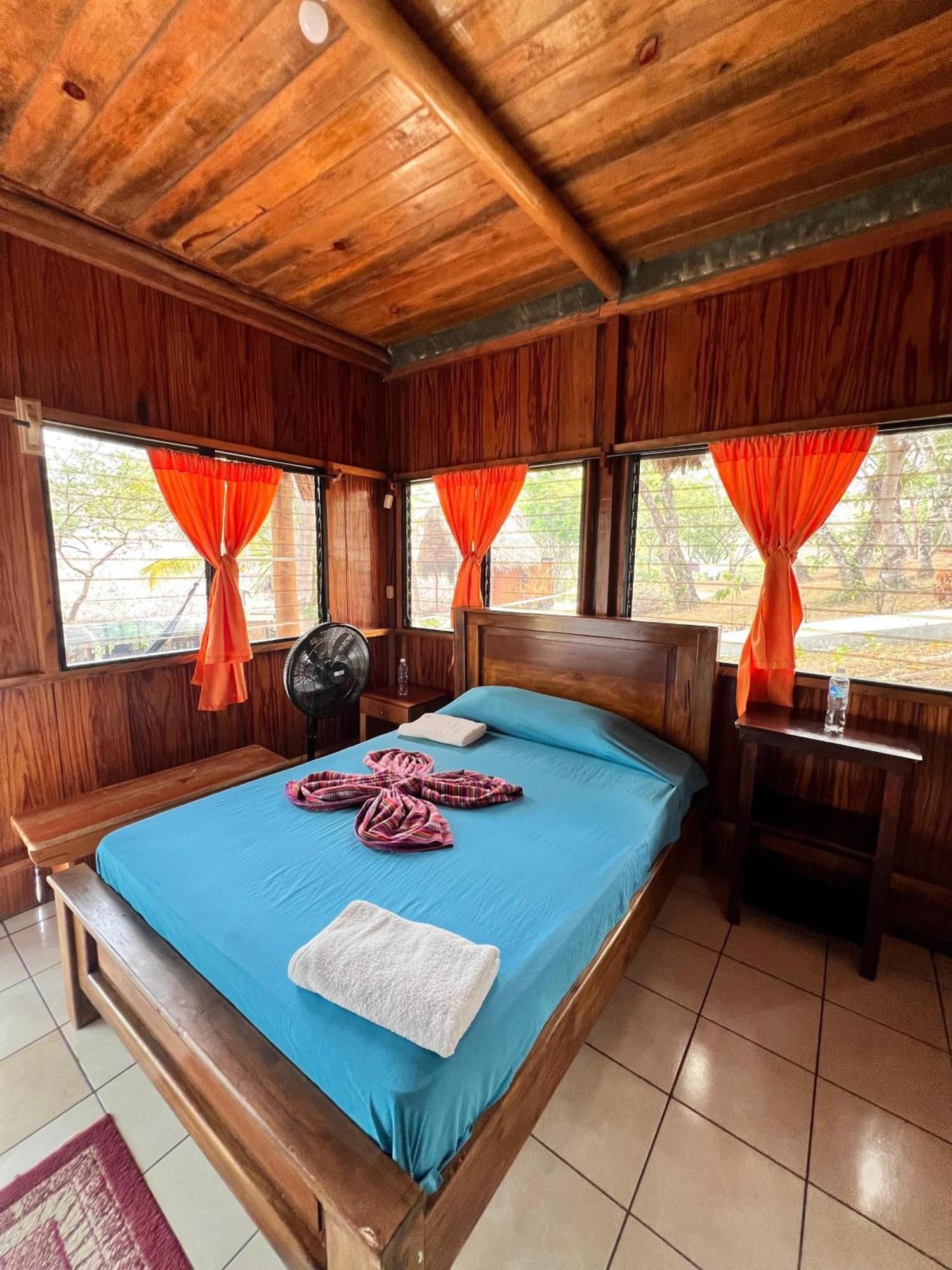 Oasis The Traveler Hostel ลังกิน ภายนอก รูปภาพ