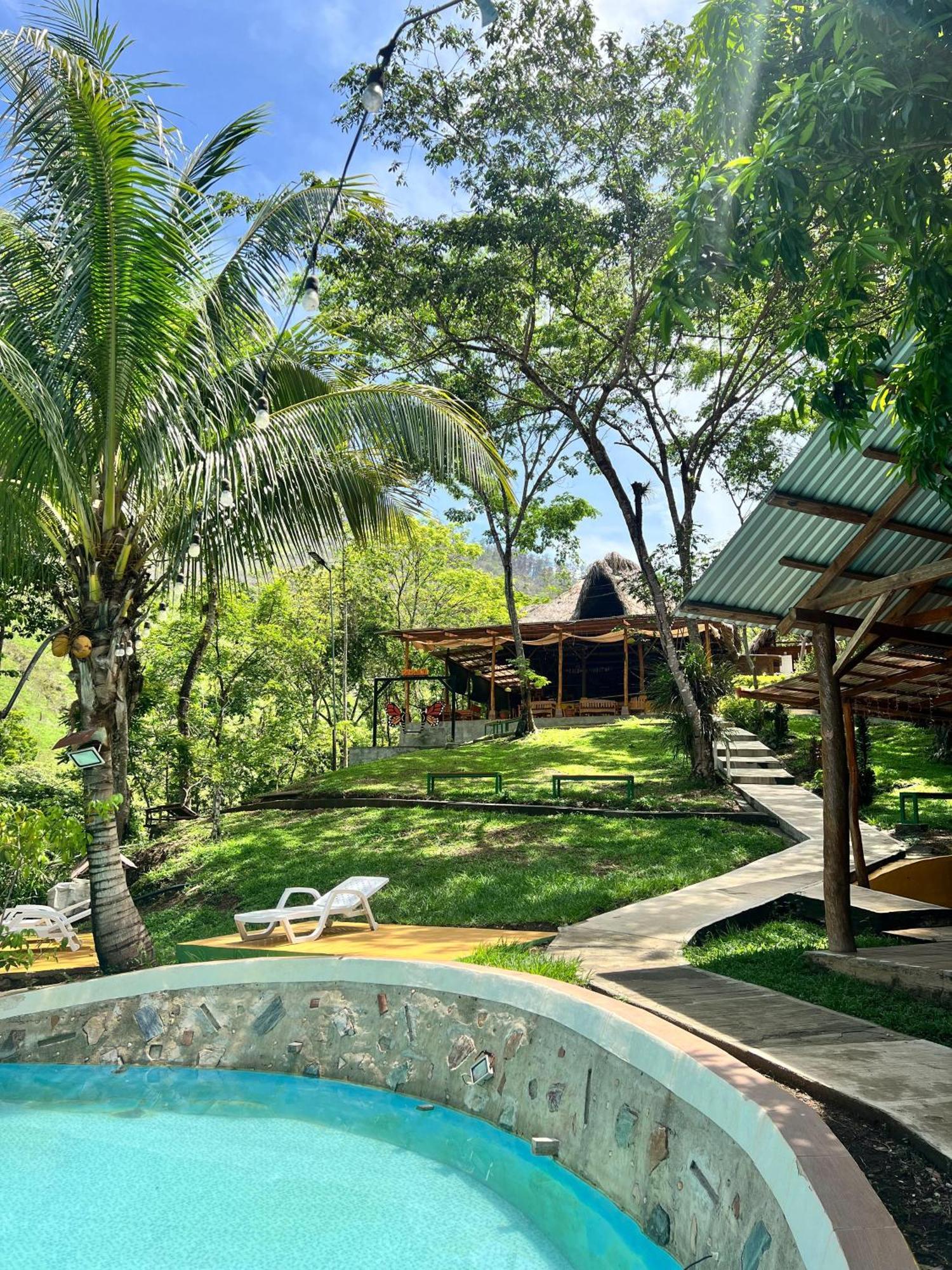 Oasis The Traveler Hostel ลังกิน ภายนอก รูปภาพ