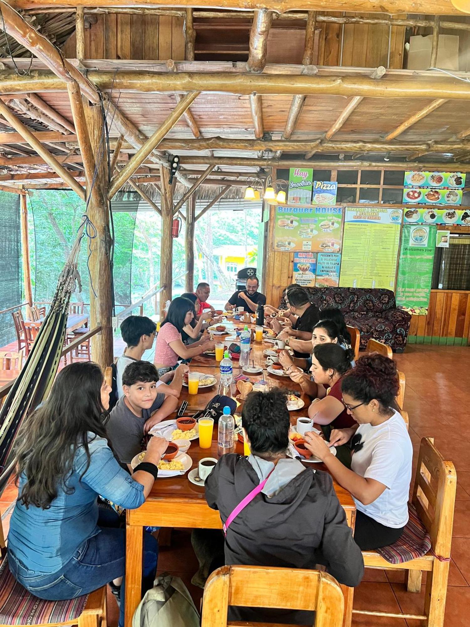 Oasis The Traveler Hostel ลังกิน ภายนอก รูปภาพ