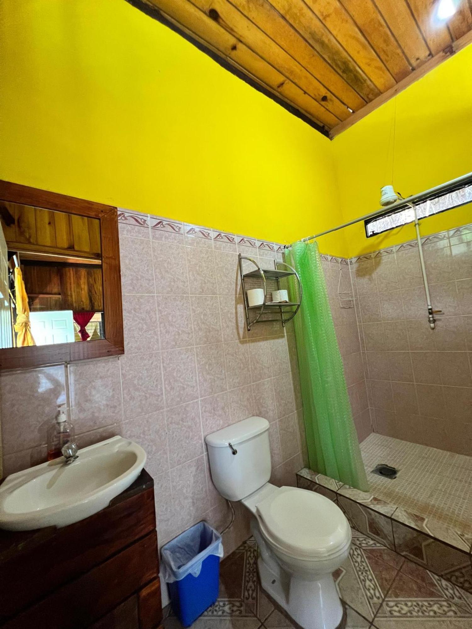 Oasis The Traveler Hostel ลังกิน ภายนอก รูปภาพ