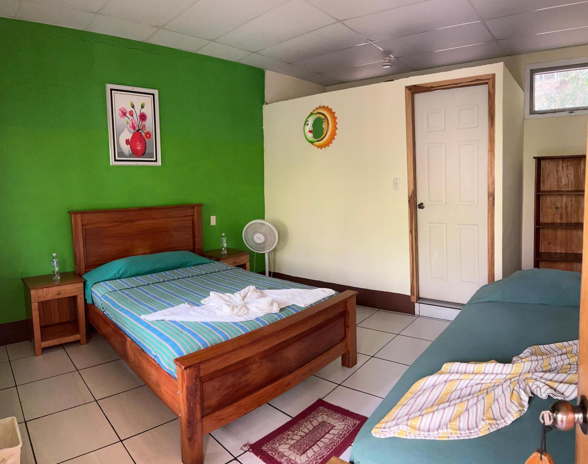 Oasis The Traveler Hostel ลังกิน ภายนอก รูปภาพ