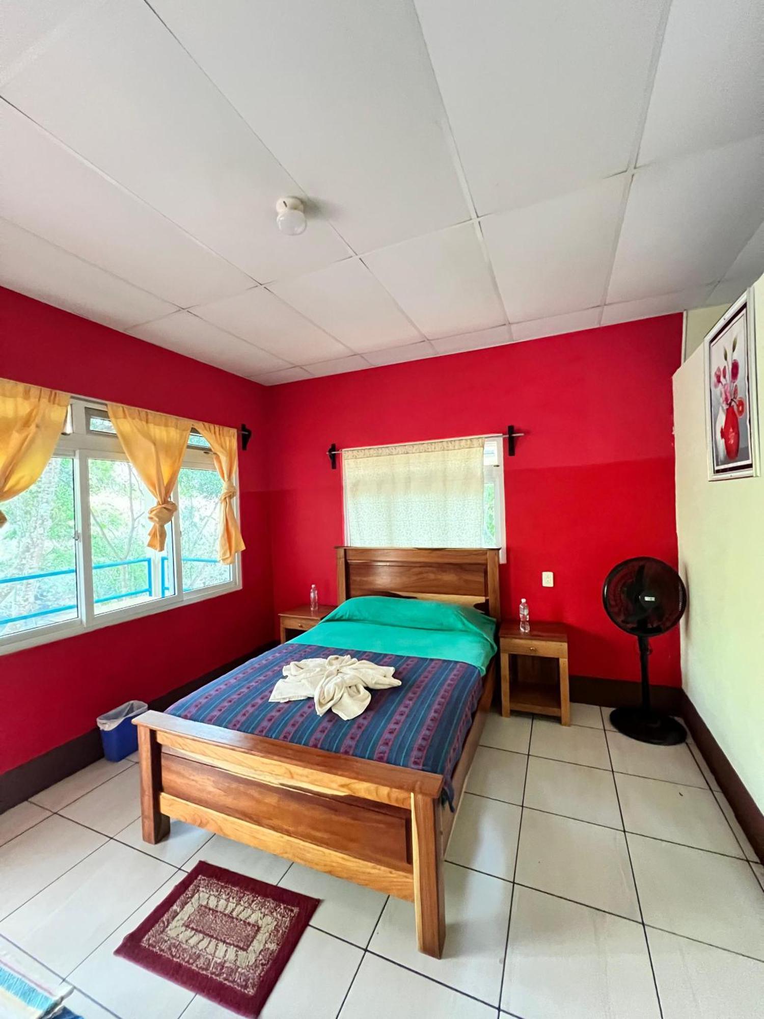 Oasis The Traveler Hostel ลังกิน ภายนอก รูปภาพ
