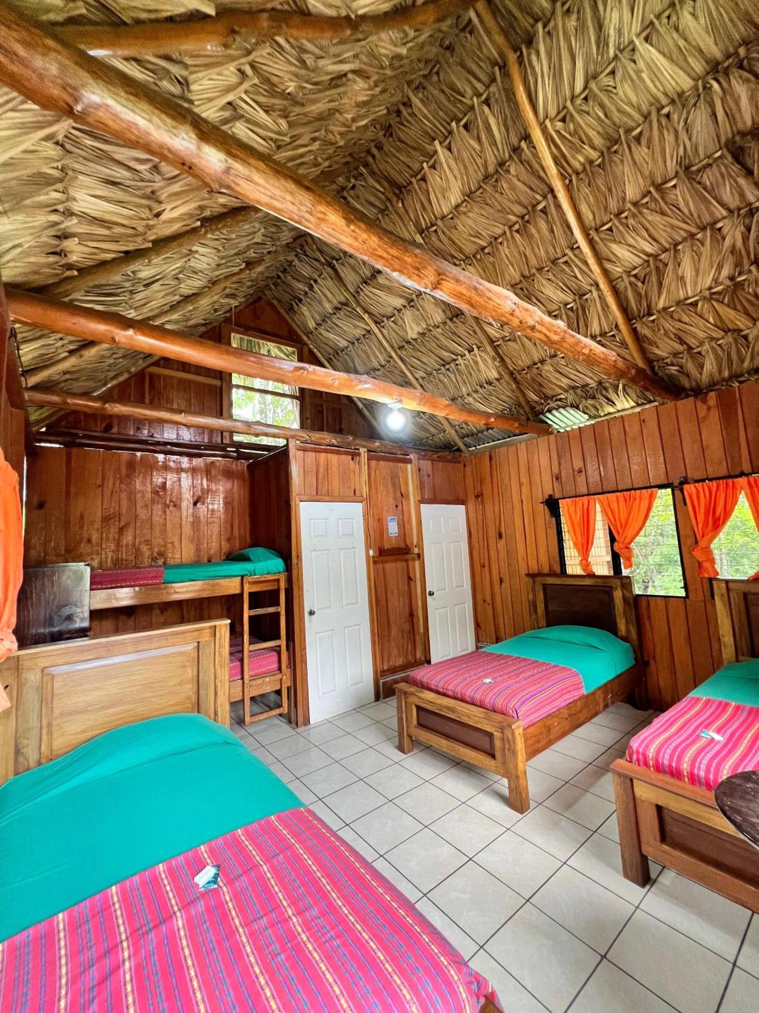Oasis The Traveler Hostel ลังกิน ภายนอก รูปภาพ