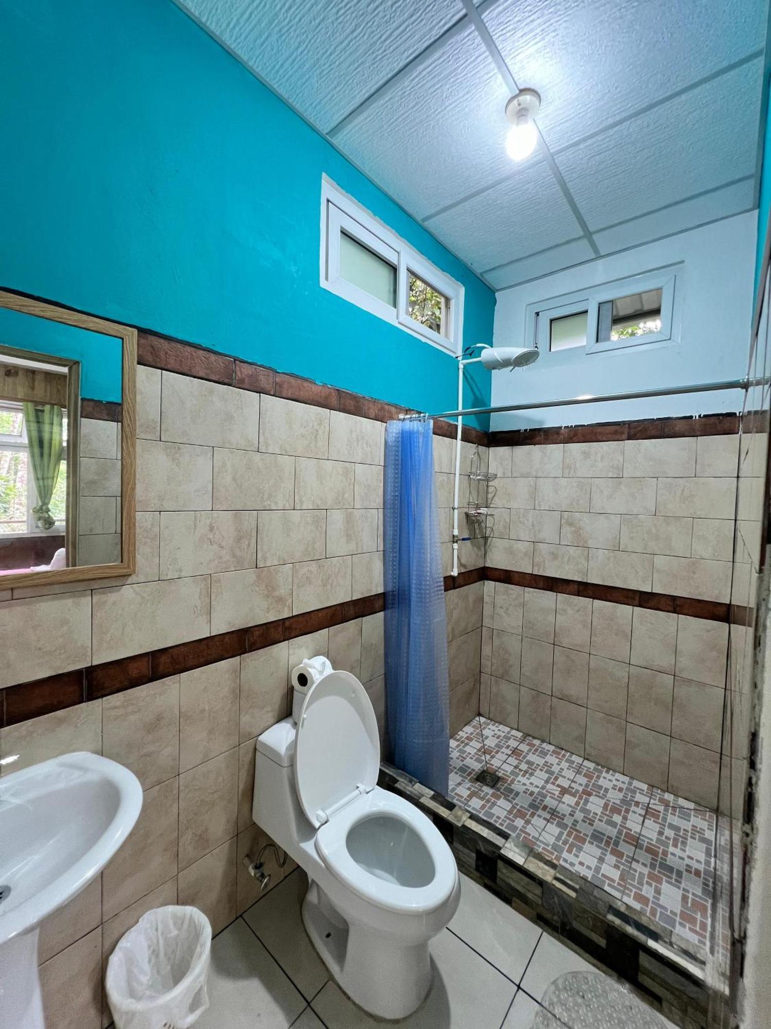 Oasis The Traveler Hostel ลังกิน ภายนอก รูปภาพ