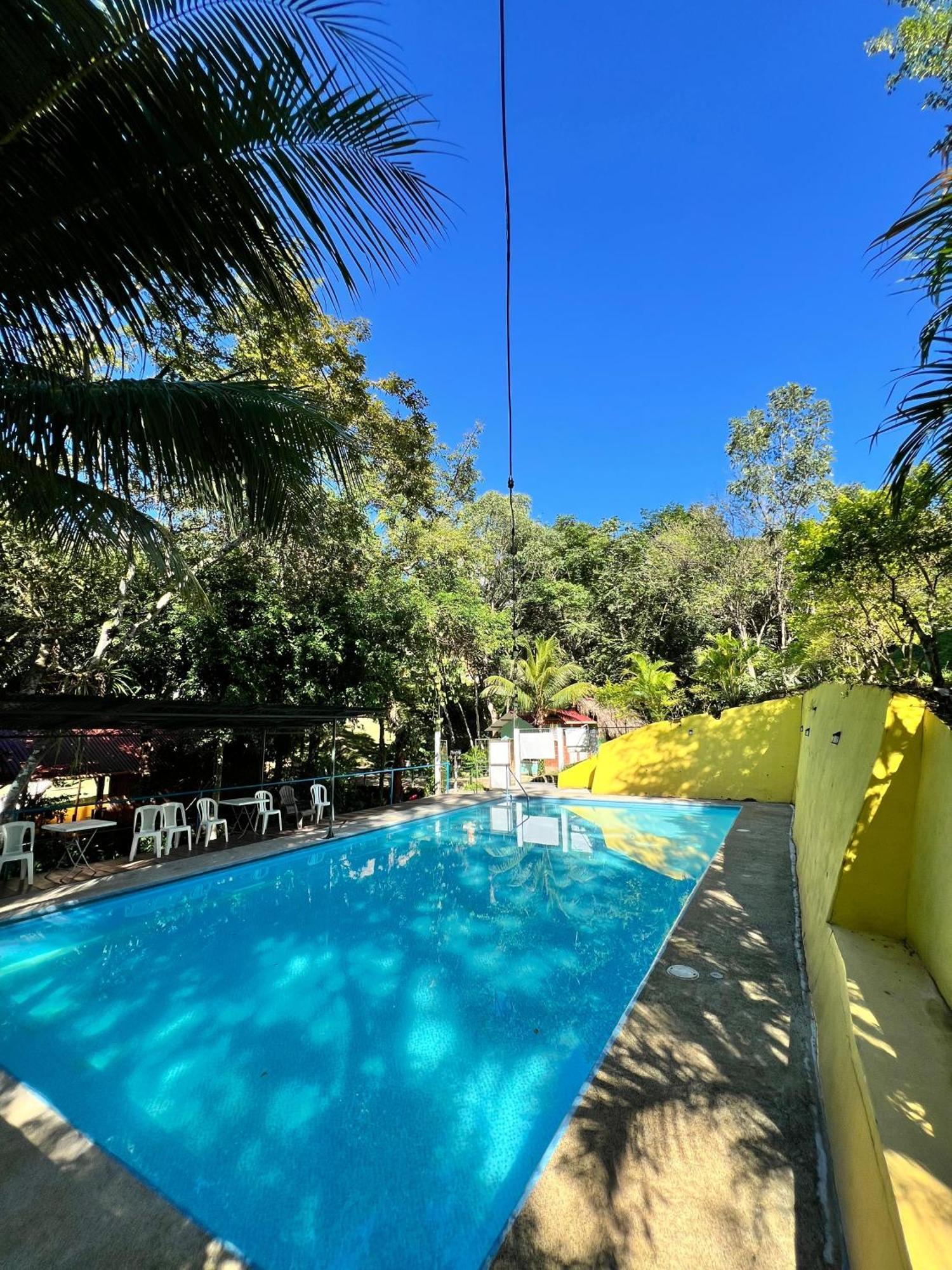 Oasis The Traveler Hostel ลังกิน ภายนอก รูปภาพ