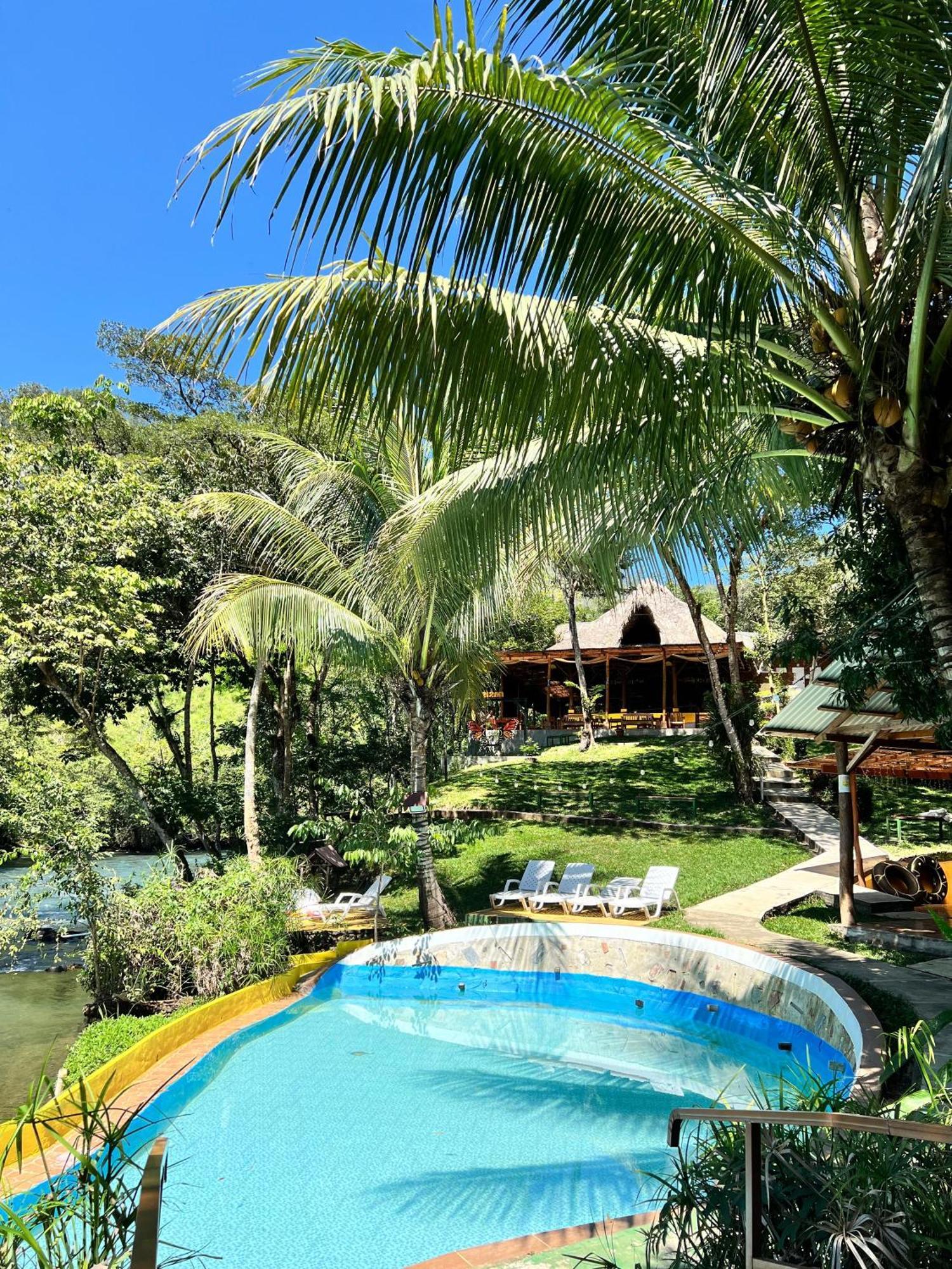 Oasis The Traveler Hostel ลังกิน ภายนอก รูปภาพ