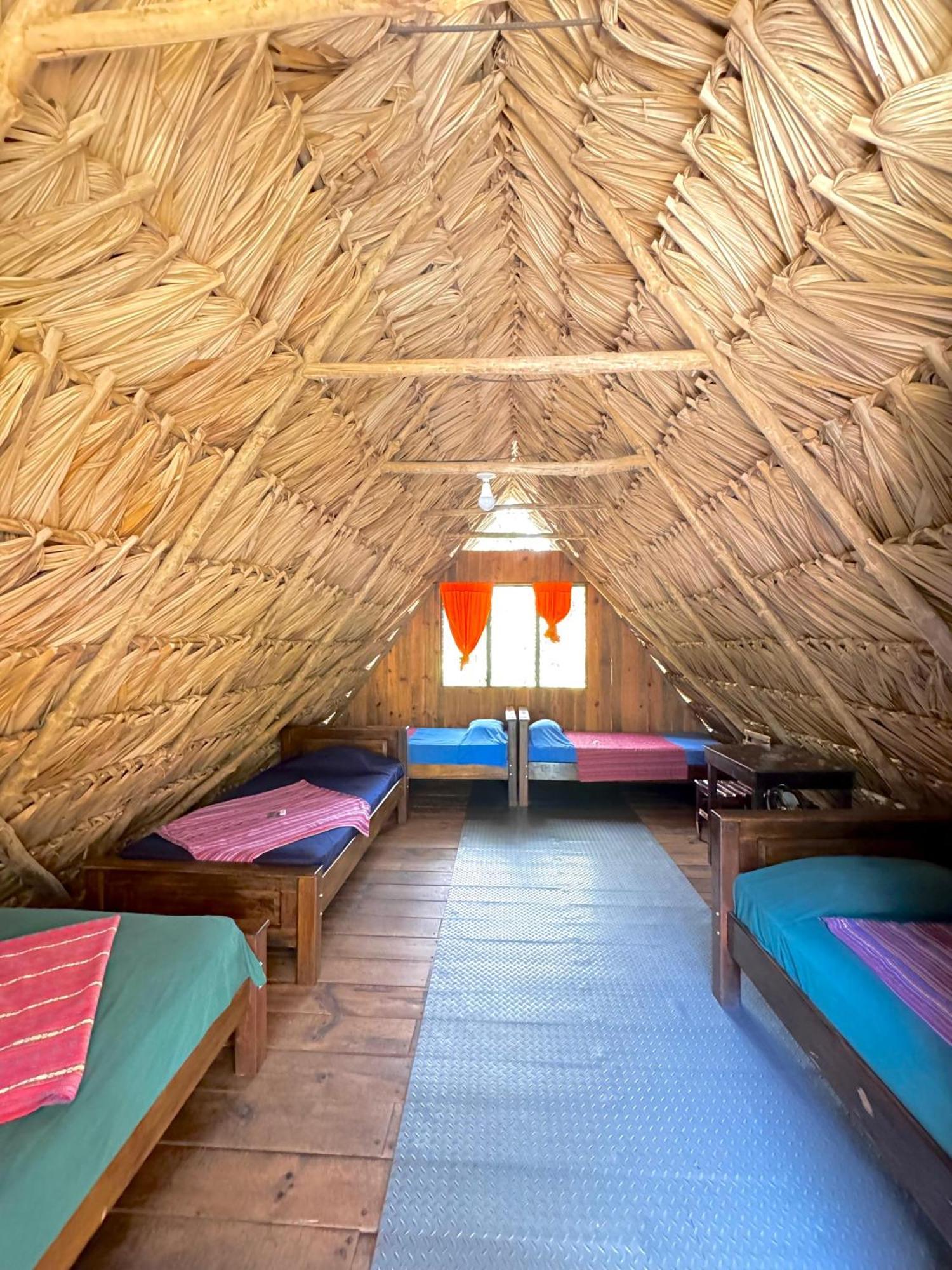 Oasis The Traveler Hostel ลังกิน ภายนอก รูปภาพ